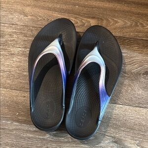 OOFOS Black and Purple Comfort Sandals